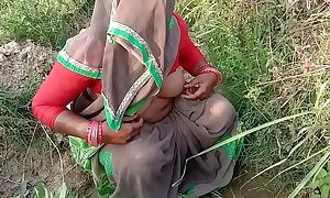 Indian Village Bhabhi Screwing Outdoor Coitus Just about Hindi