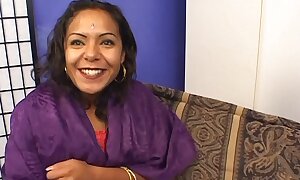 My Indian aunty Amba likes about swing around with big dicks
