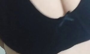 Turkish melda demonstrates off boobs like fuze