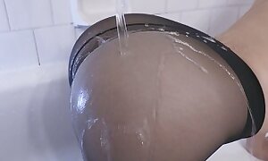 Be thrilled by My Stepsister in Wet Pantyhose 继妹的湿袜诱惑