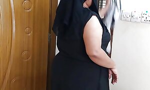 (Hot and Dirty Hijab Aunty Ko Choda) Indian hot aunty fucked by neighbor to the fullest flakes house - Clear Hindi Audio