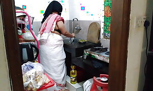 (Tamil Maid Ki Jabardast Chudai malik) Indian Maid Fucked by the owner while in the works in Nautical galley - Huge Irritant Cum