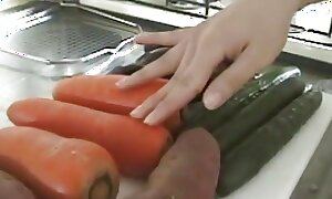 Japanese Babe insert Carrot above her hairy pussy masturbating