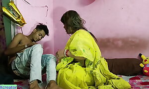 Girlfriend allow her Tweak be required of screwing hawt Houseowner Aunty!! Hindi Reality Sex