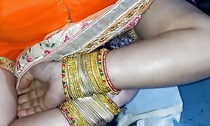 Hot sexi bhabhi ki saree me majesar chudai dusting