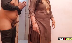 Punjabi Jatti caught bihari masturbate in the brush ladies' room and punish him
