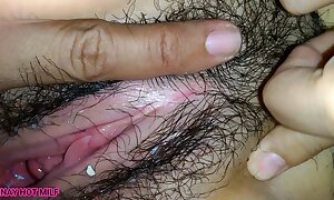 PINAY HOT Mummy Creamy Pussy. What is this stuff?